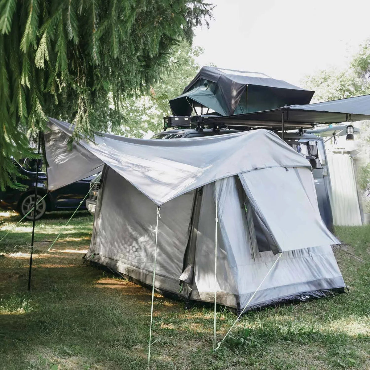 Freistehendes Campingzelt aufblasbar 140 grau – Campingzelt