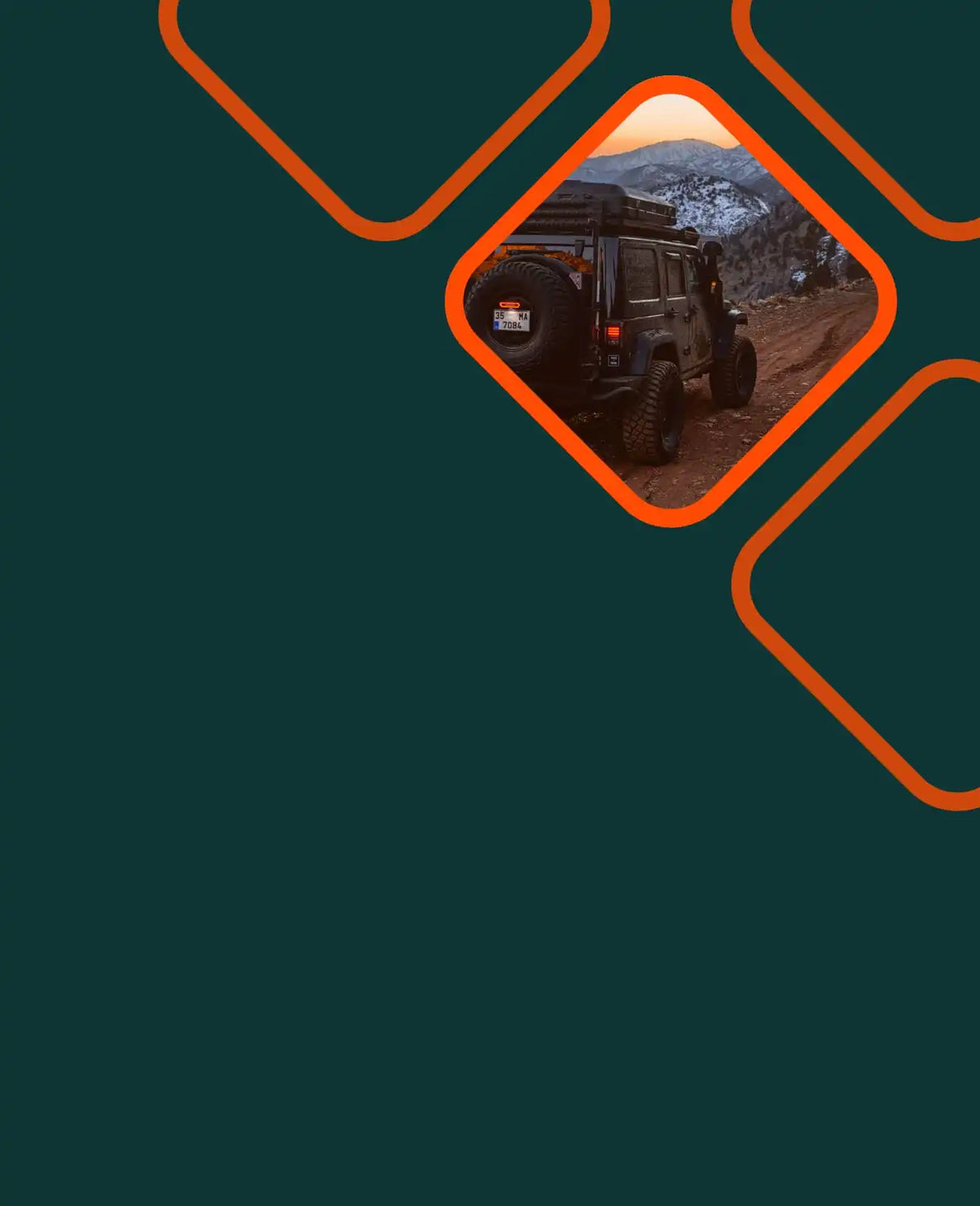 Schwarzs Geländewagen mit Dachträger und seitlich montierter Ausrüstung.