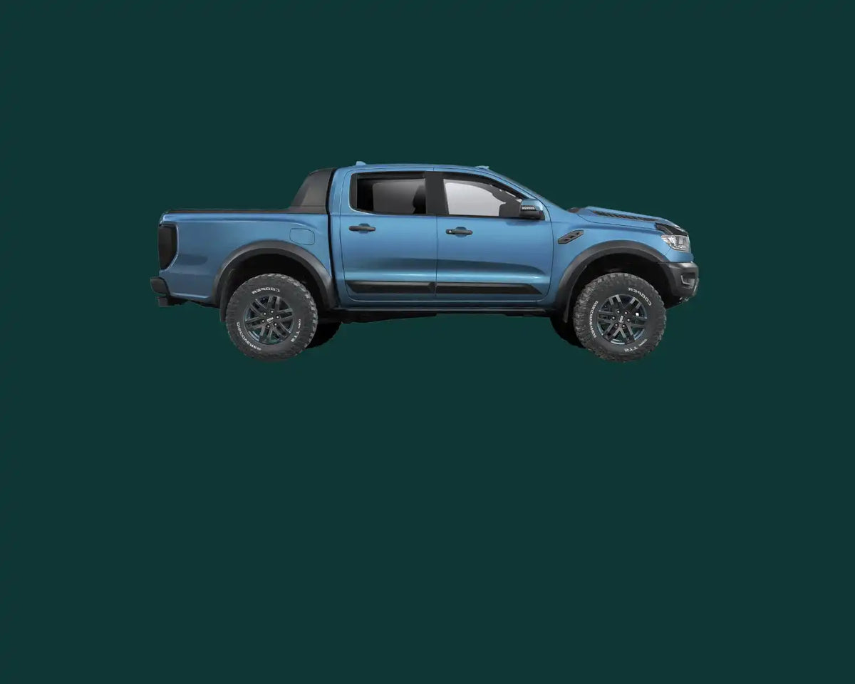 Blauer Ford Ranger Raptor Pickup-Truck mit Offroad-Rädern.